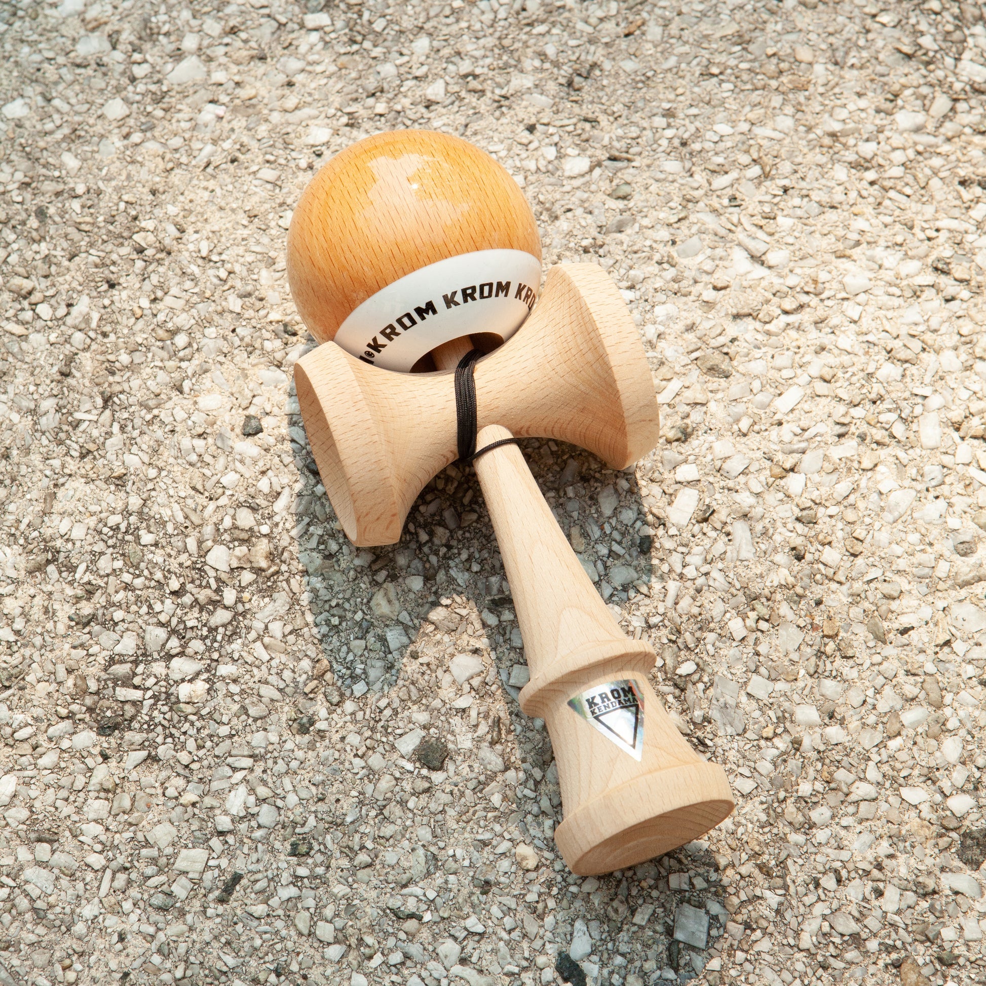 Kendama Krom Pop LOL Naked